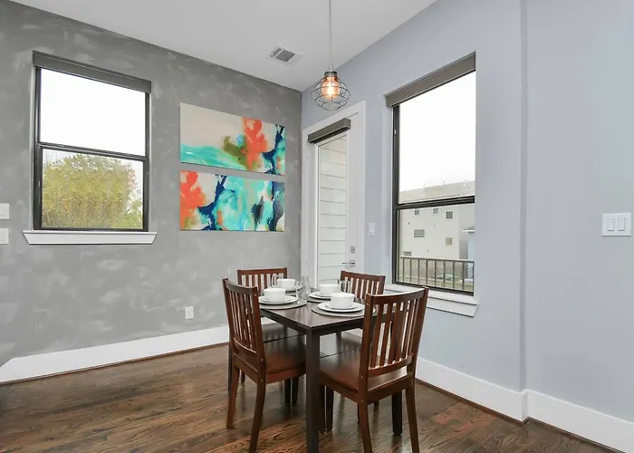 Skyline Views - Sleeps 10 Home Near Downtown